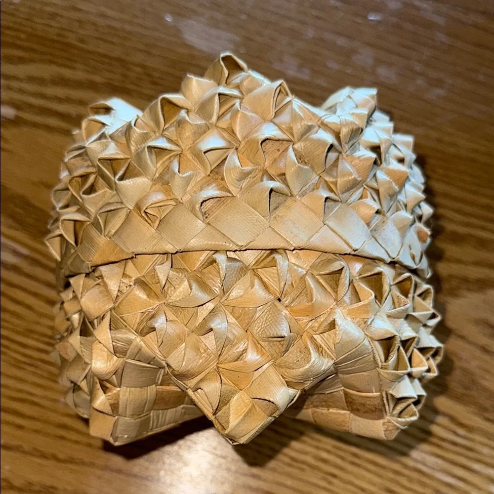 Lauhala small star pointed Woven lauhala Hawaiian Basket